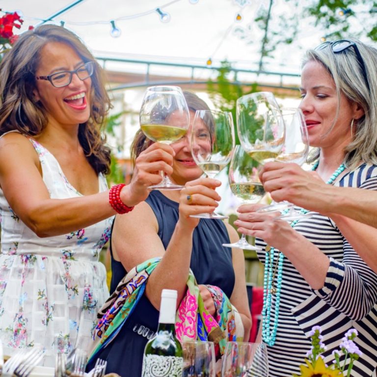 group-selfie-friends-and-wine
